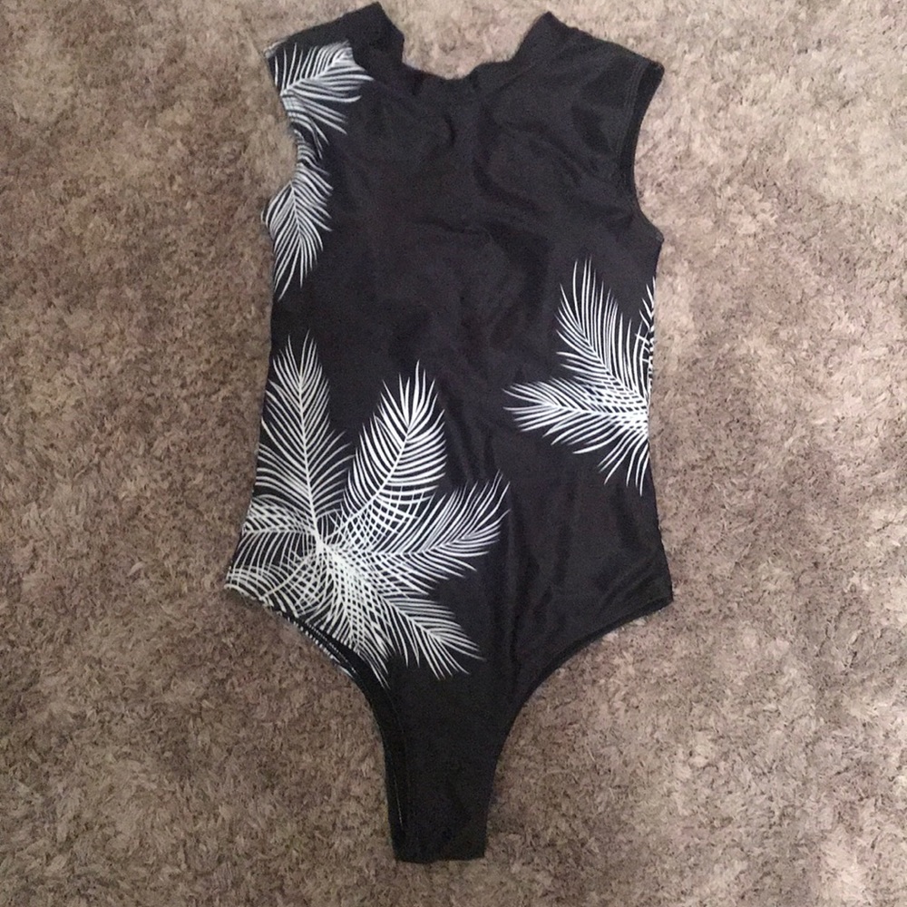 Sleeveless Rash Guard One Piece Swimsuit